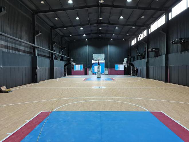 澳门新葡澳京官网篮球场地胶重新定义球场空间(图2)