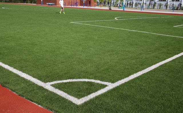 澳门新葡澳京唯一官网足球场人造草坪施工步骤(图3)